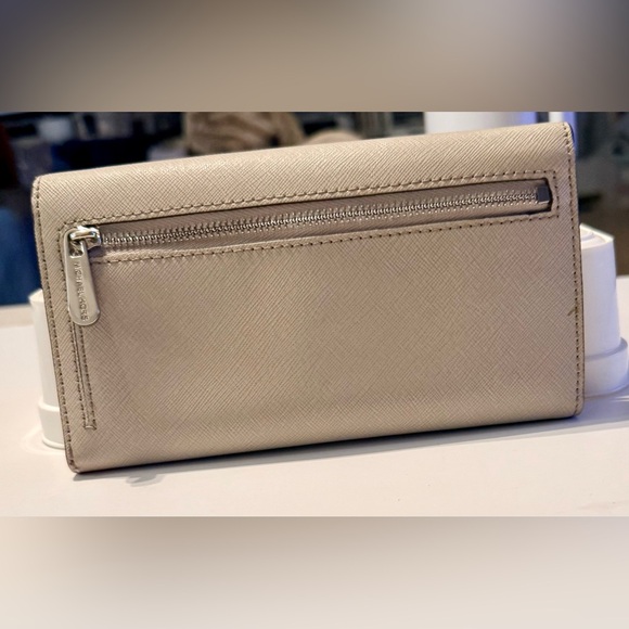 👜 Michael Kors Jet Set Travel Large Trifold Wallet - Picture 2 of 3